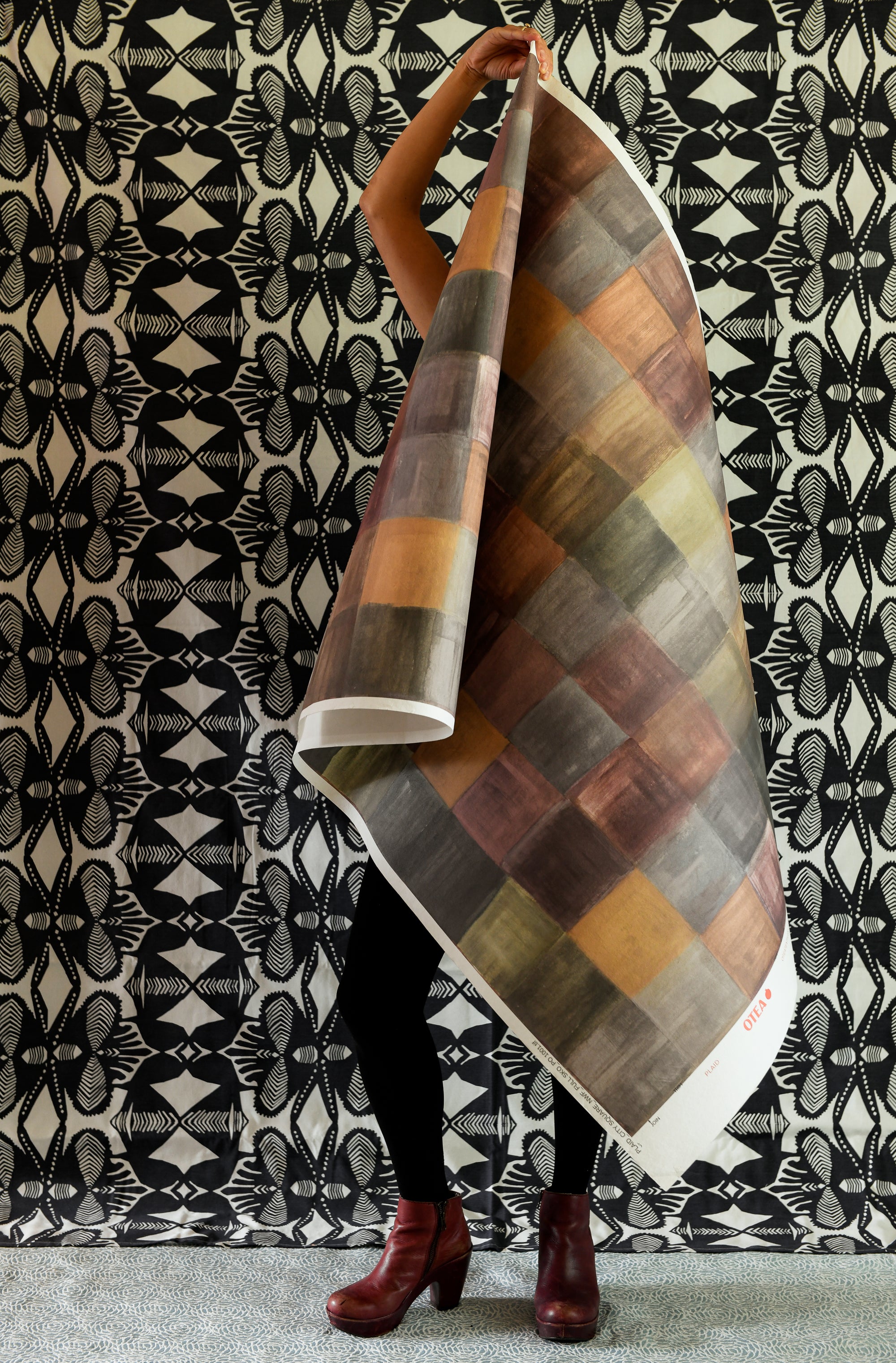 Painterly plaid wallpaper with soft brushstroke texture by Otea