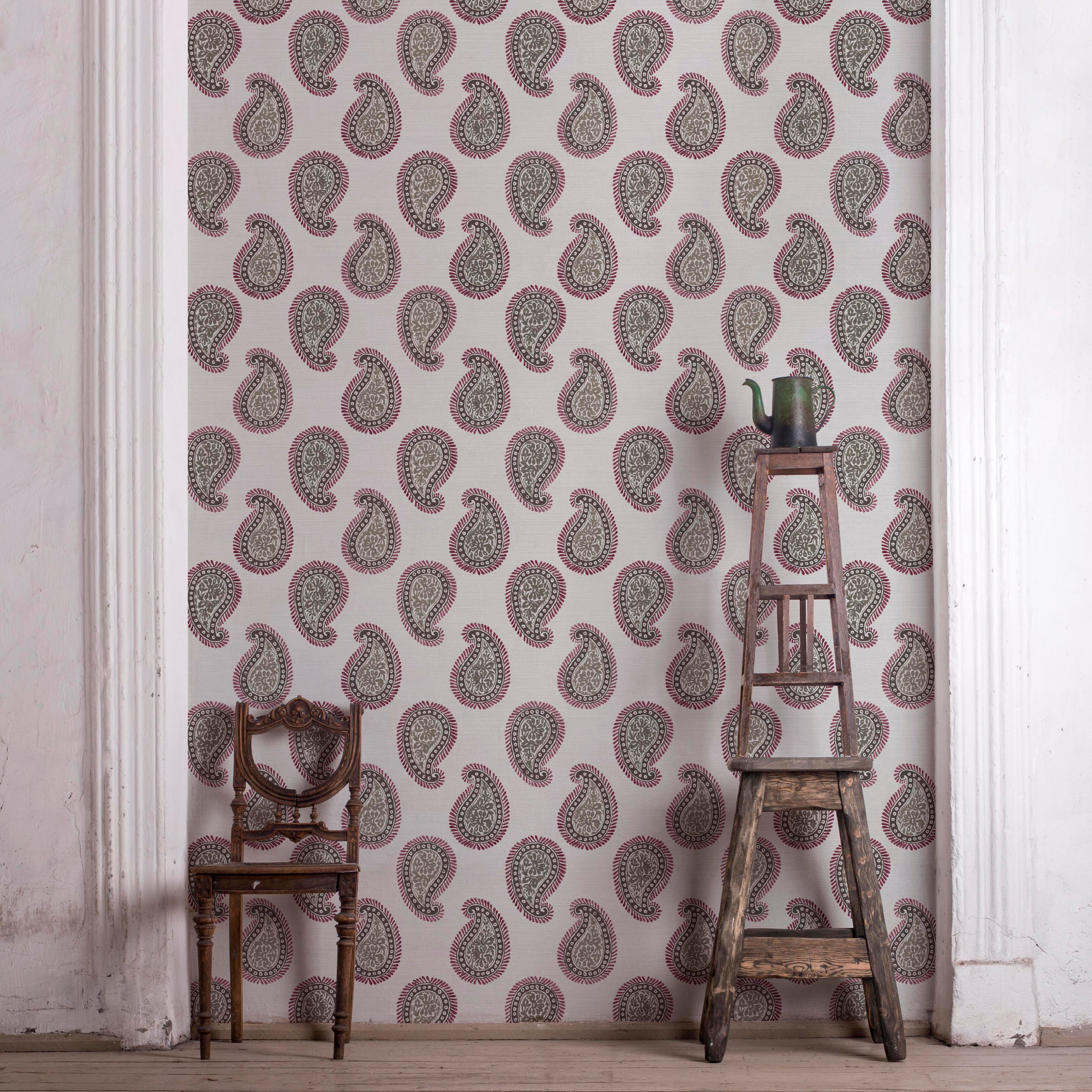 Artistic paisley wallcovering with organic texture and painterly detail