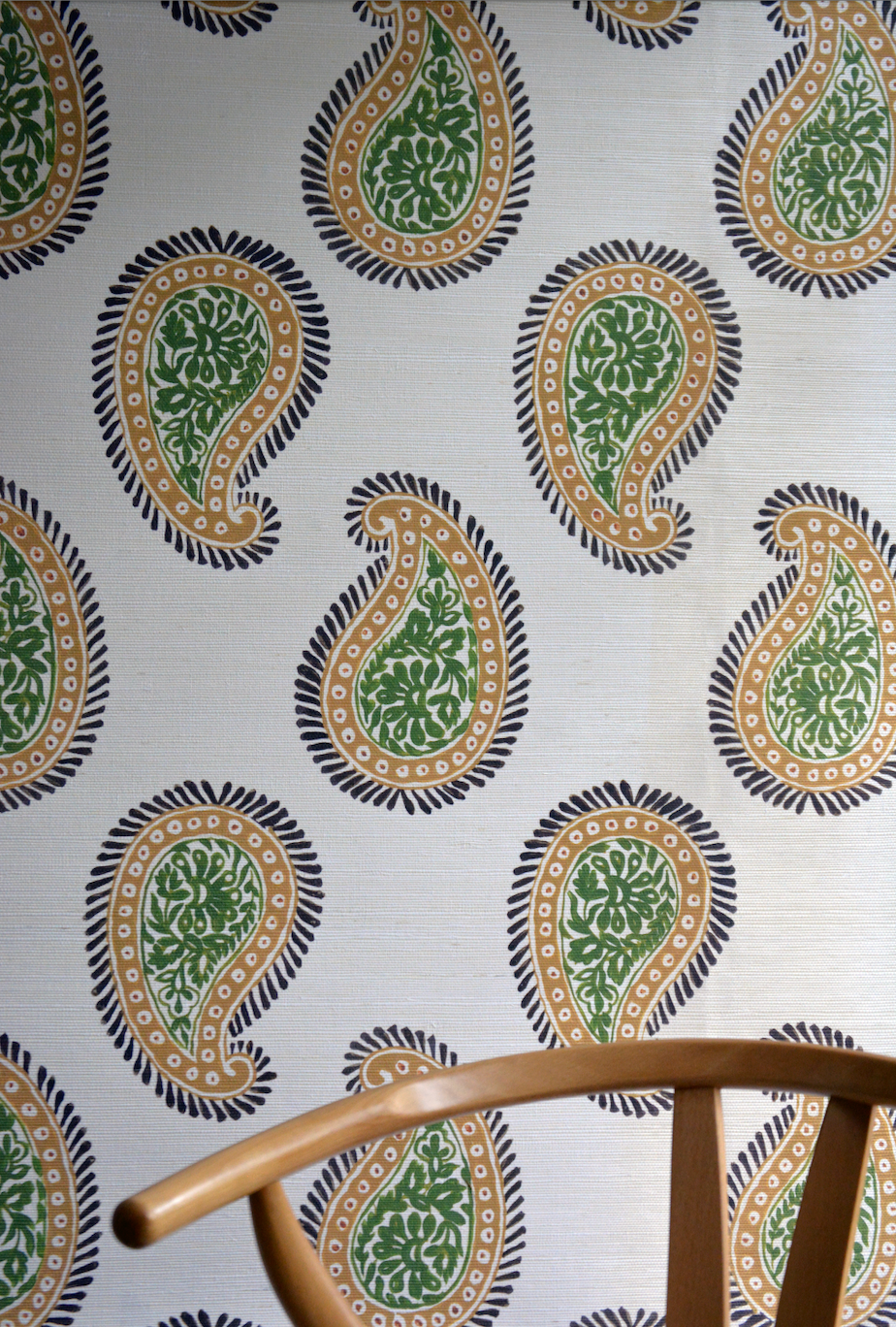 Artistic paisley wallcovering with organic texture and painterly detail