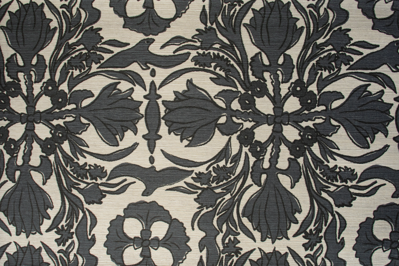 Eco-friendly grasscloth wallcovering with organic texture