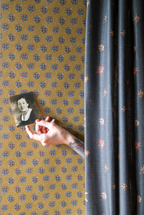 Sorellina Wallpaper, Incantation