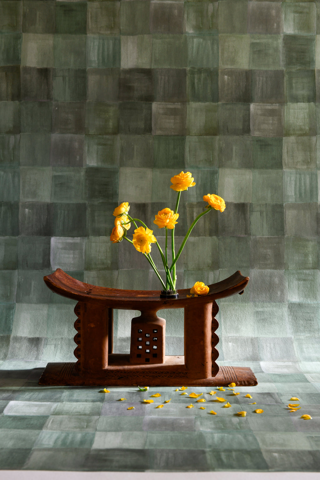 Eco-friendly non-woven fibre wallpaper with tonal check pattern